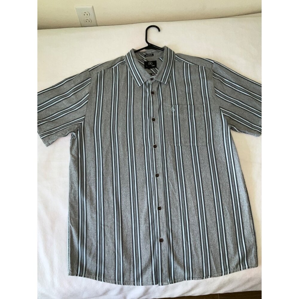 Volcom Men's Newbar Stripe Short Sleeve Shirt size XL Grey/Blue - Picture 2 of 5